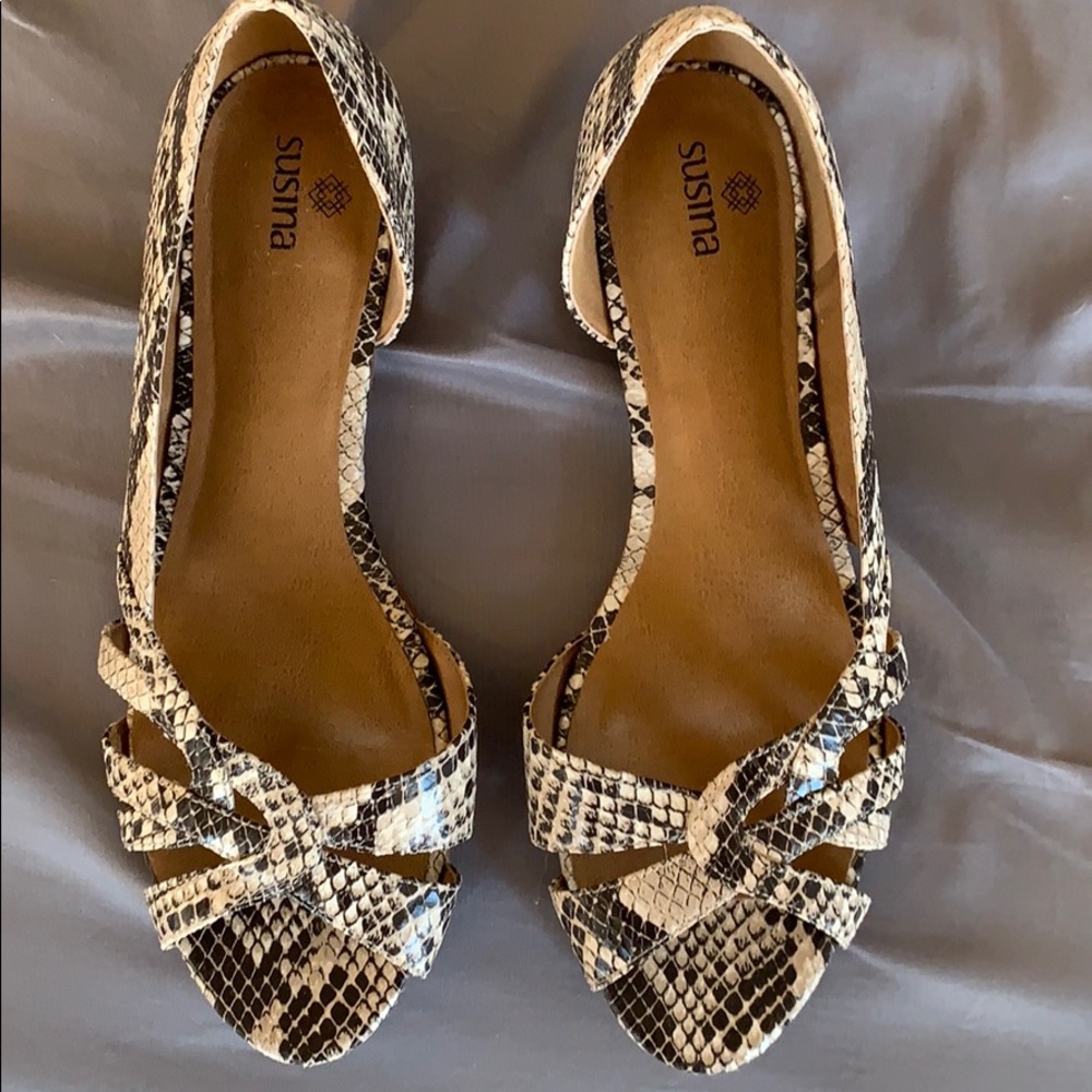 Black cream faux snakeskin sandals